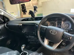 Toyota Hilux 2021 Black