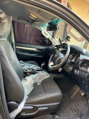 Toyota Hilux 2021 Black