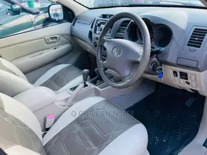 Toyota Hilux 2006 Silver