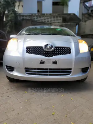 Toyota Vitz 2006 Silver