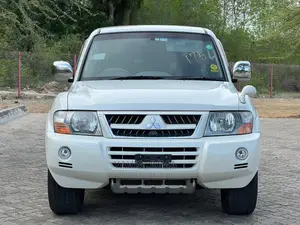 Mitsubishi Pajero 2005 White