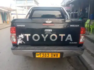 Toyota Hilux SR 4x4 2015 Black