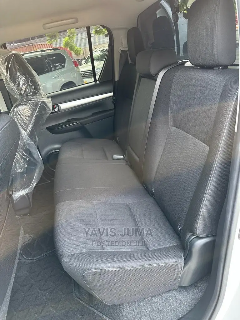 Toyota Hilux 2021 White