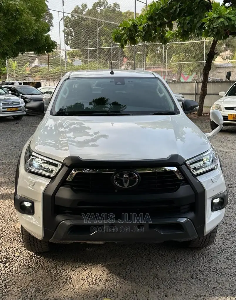 Toyota Hilux 2021 White