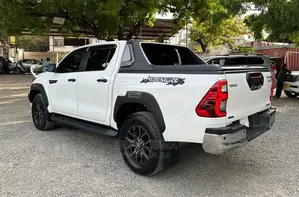Toyota Hilux 2021 White