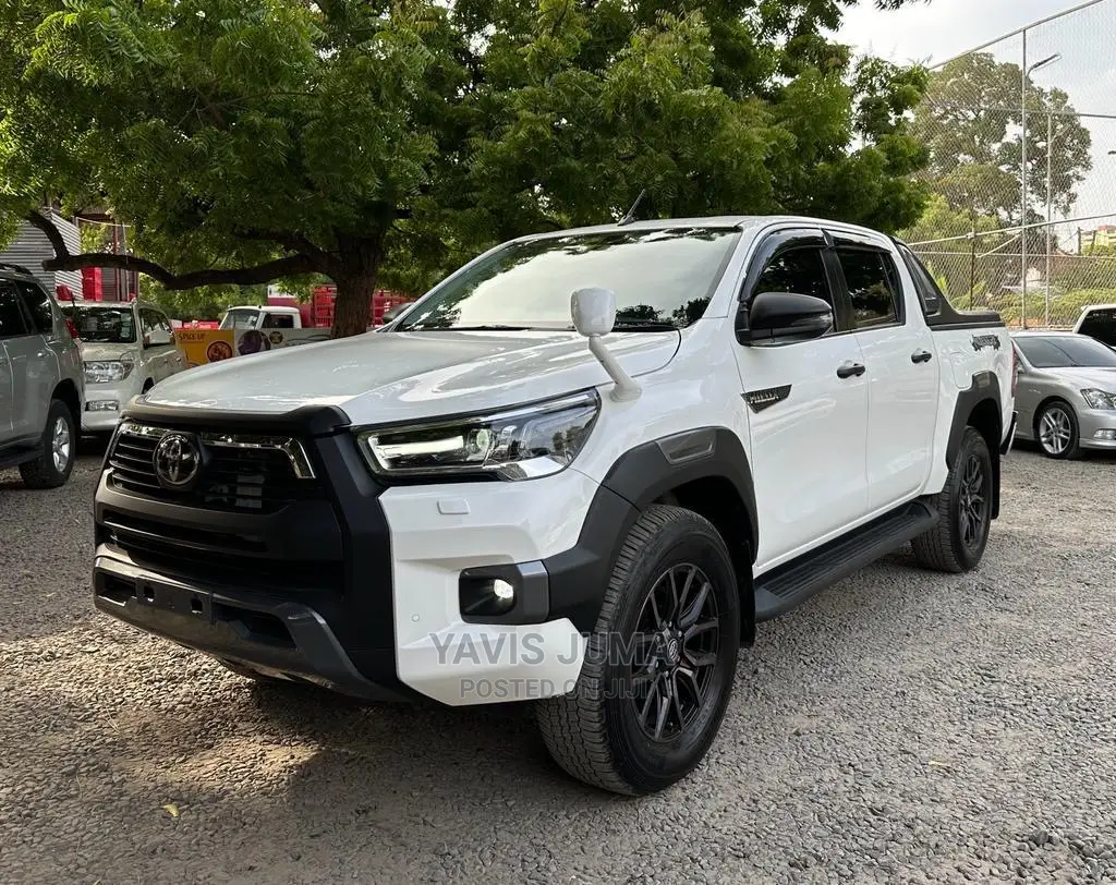 Toyota Hilux 2021 White