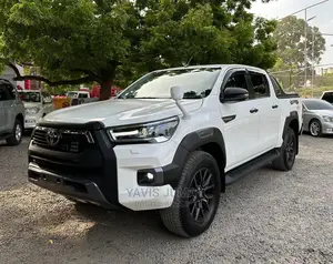 Toyota Hilux 2021 White