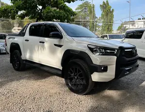 Toyota Hilux 2021 White