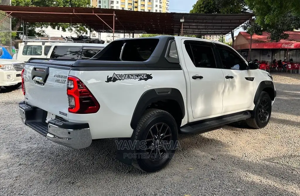 Toyota Hilux 2021 White