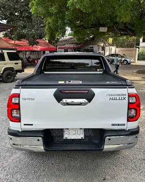 Toyota Hilux 2021 White