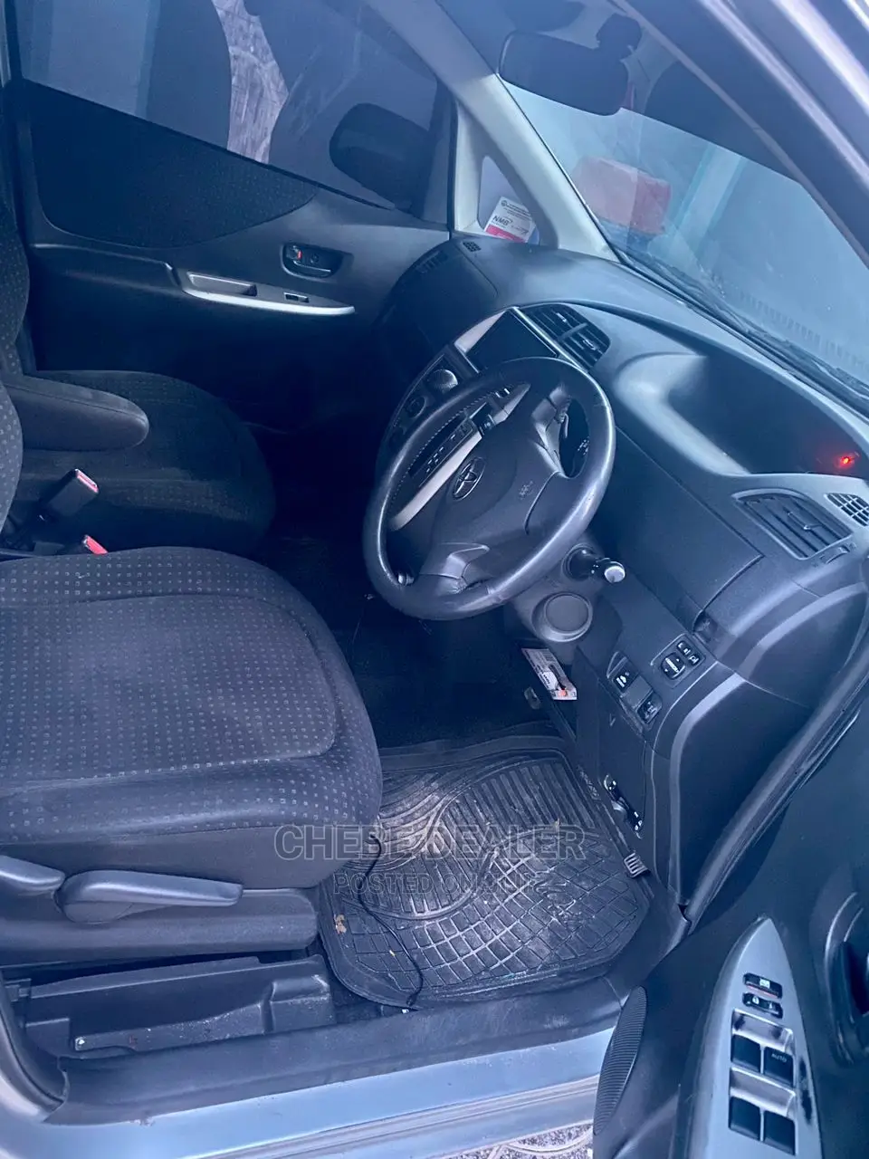 Toyota Ractis 2010 Silver