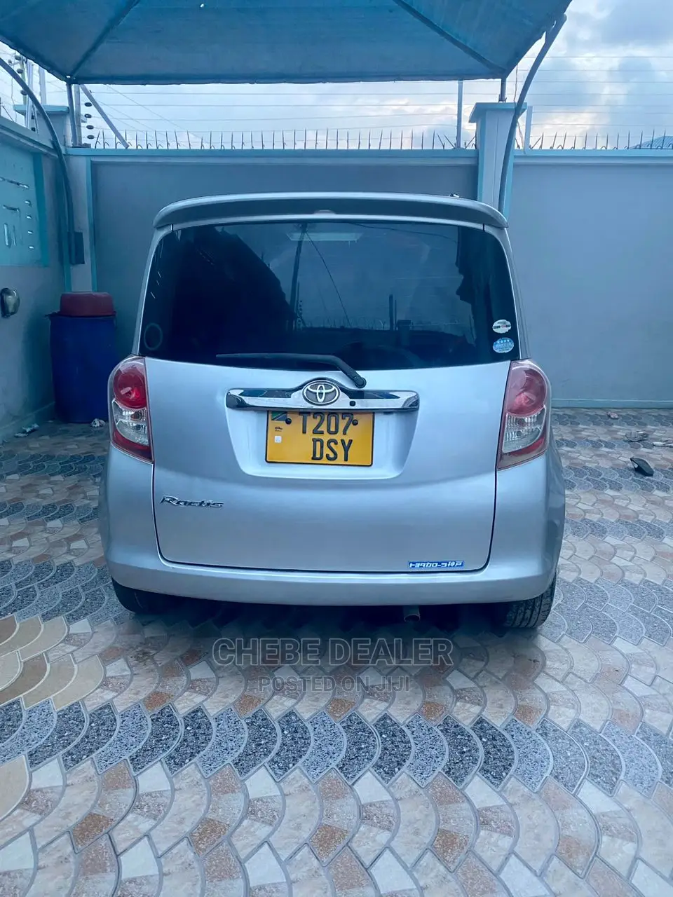 Toyota Ractis 2010 Silver