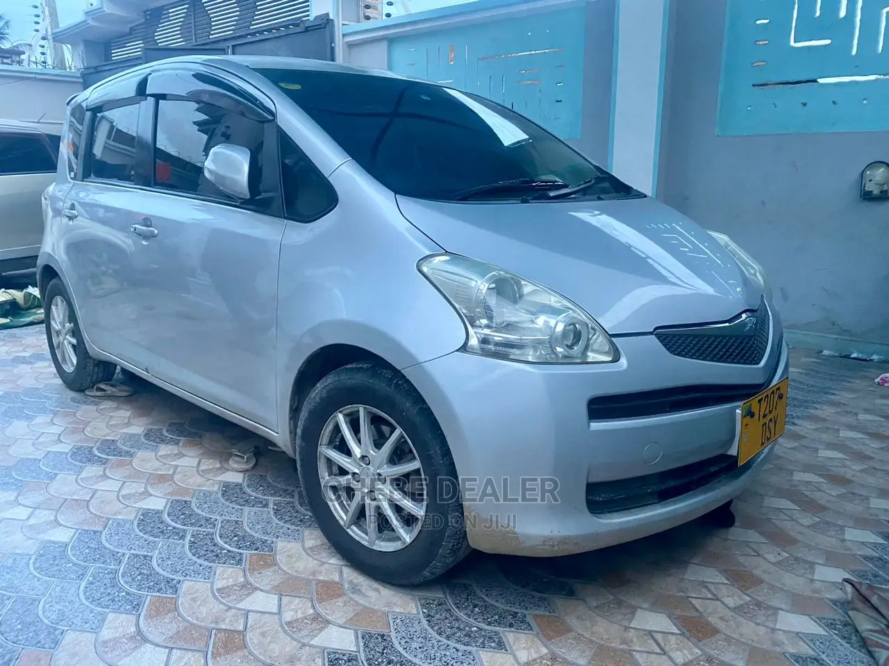 Toyota Ractis 2010 Silver