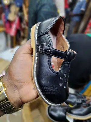 School Shoes Bkack
