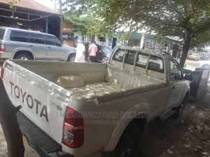 Toyota Hilux 2013 White