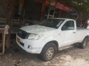 Toyota Hilux 2013 White