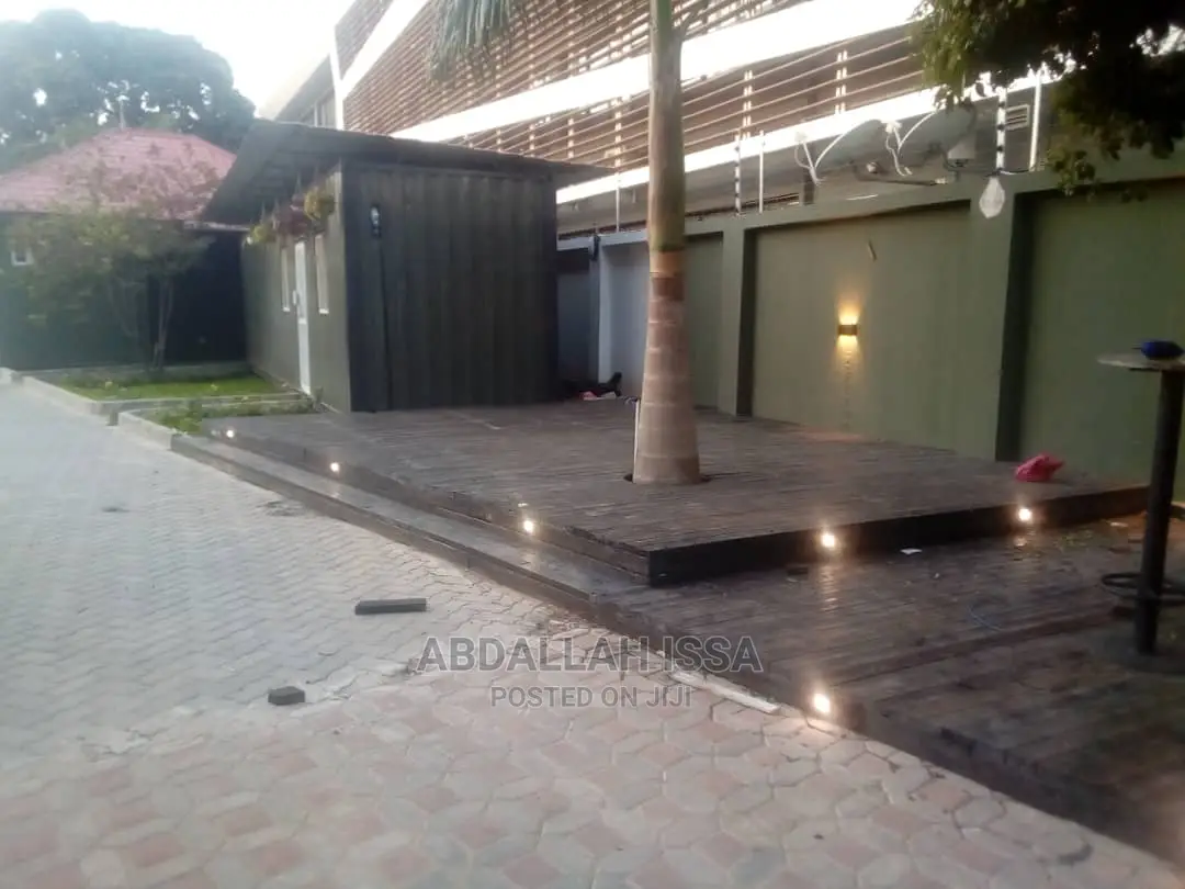 Floor (Decking)