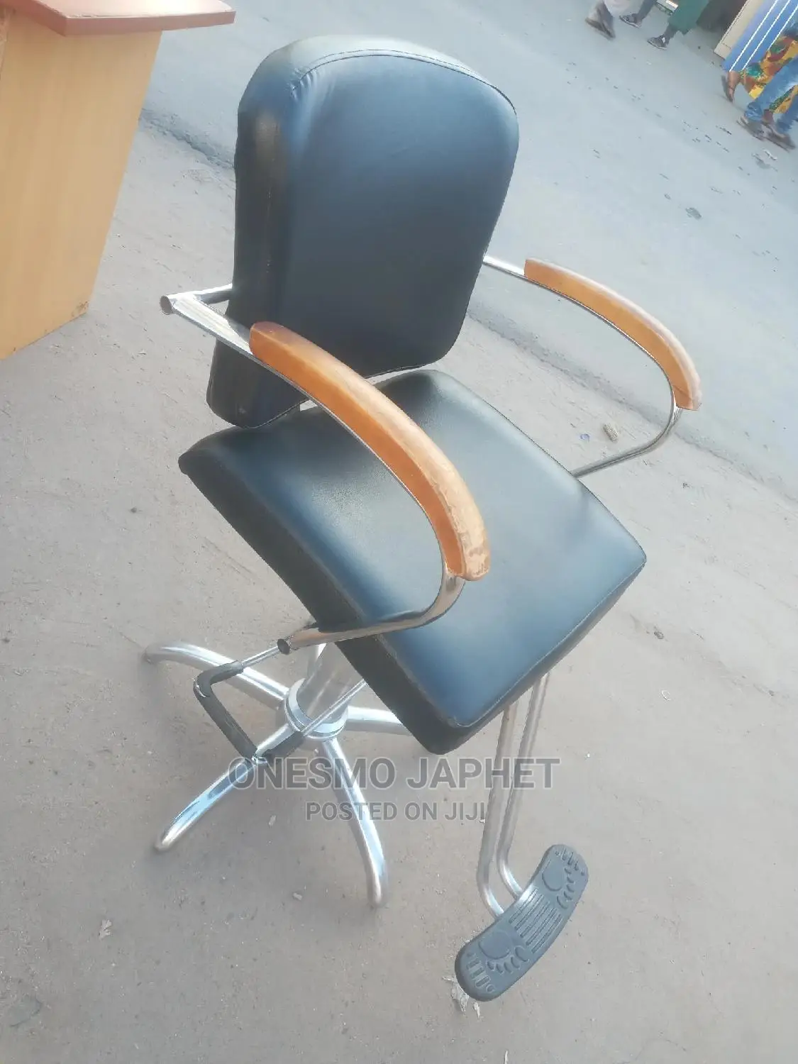 Saloon Chair