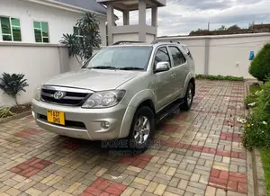 Toyota Fortuner 2005 Silver