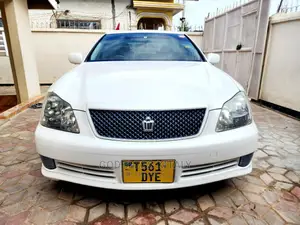 Toyota Crown 2004 White
