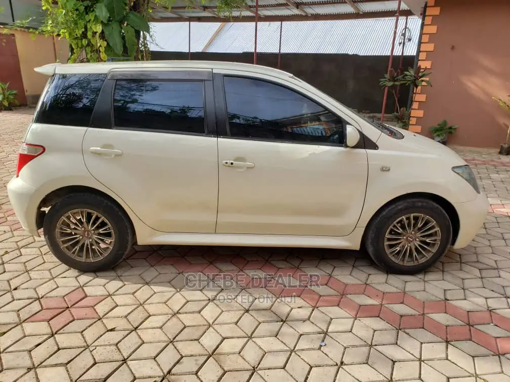 Toyota IST 2004 White