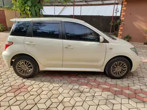 Toyota IST 2004 White