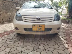Toyota IST 2004 White