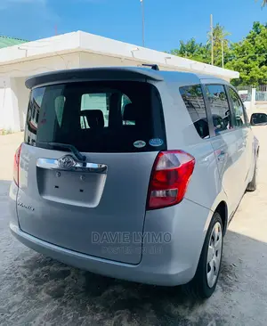 Toyota Ractis 1.5 AWD 2005 Silver