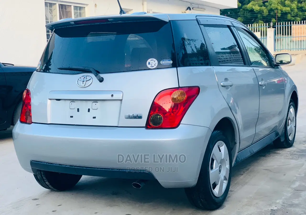 Toyota IST 2003 Silver