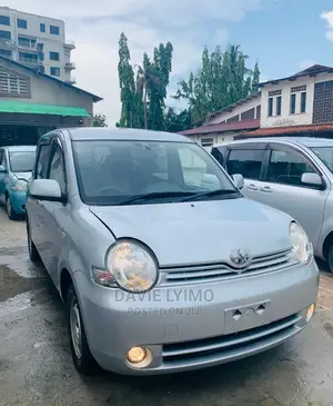 Toyota Sienta 1.5 FWD 2004 Silver