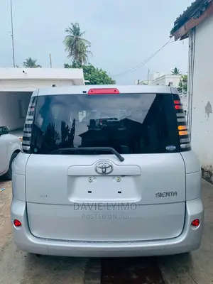 Toyota Sienta 1.5 FWD 2004 Silver