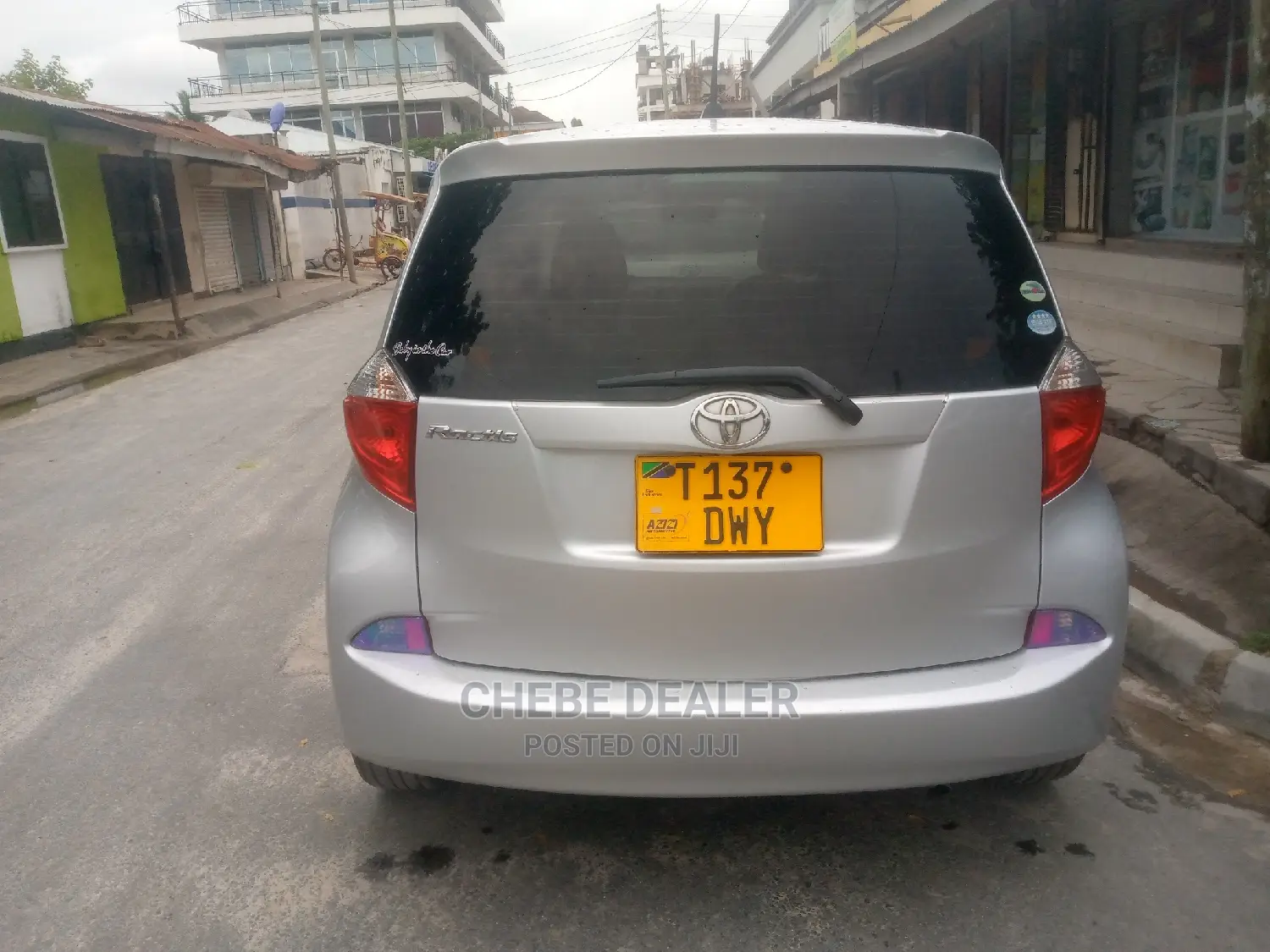 Toyota Ractis 2012 Silver