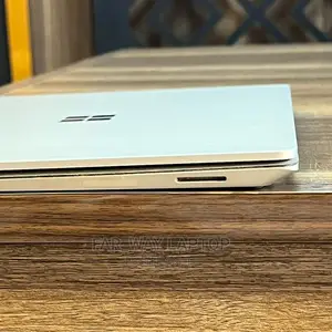 New Laptop Microsoft Surface 2 8GB Intel Core I5 SSD 256GB