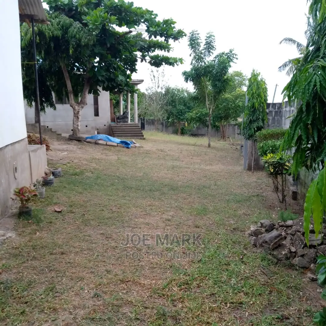 6bdrm House in Mark Real Estate, Goba for Sale