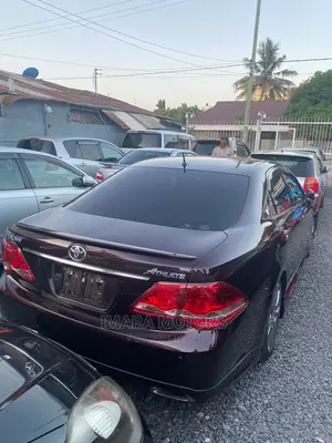 Toyota Crown 2010