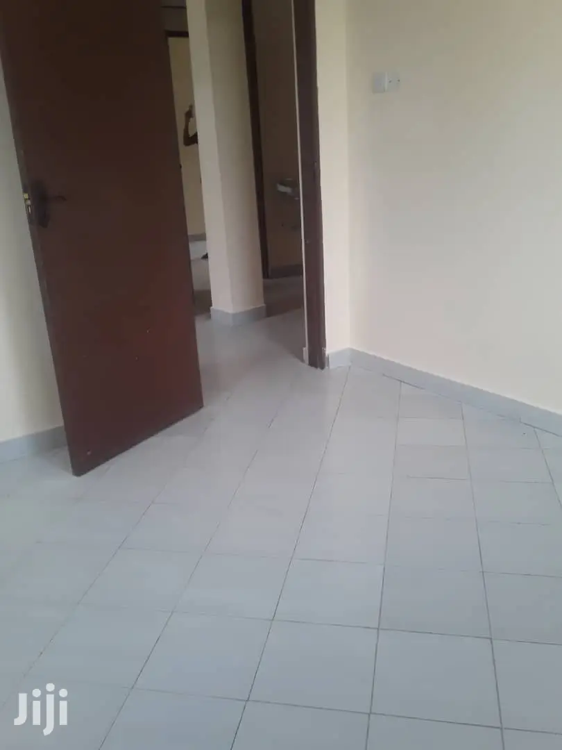 Ina Vyumba3, Master,Public Toilet,Jiko,Sebule Na Car Parking