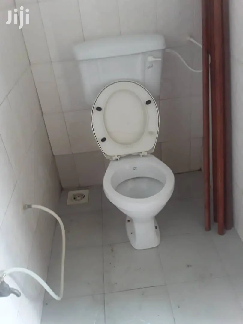 Ina Vyumba3, Master,Public Toilet,Jiko,Sebule Na Car Parking