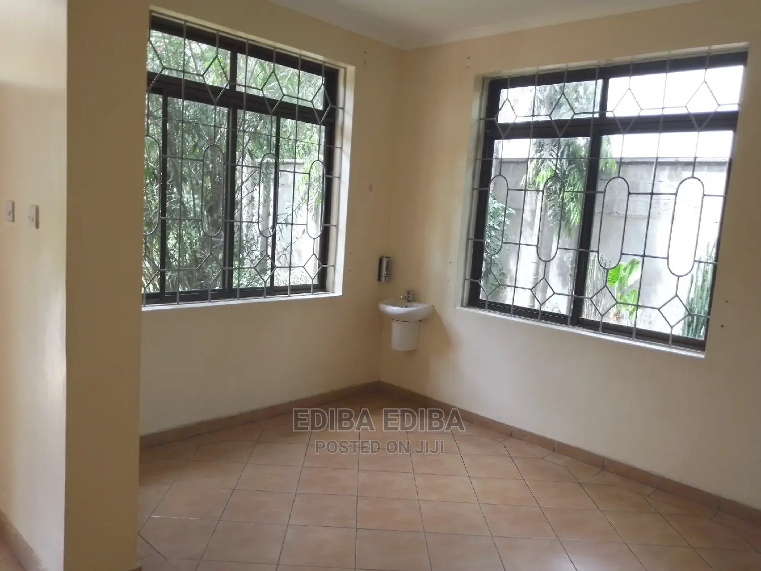5bdrm House in Ediba Real Estate, Arusha for Rent