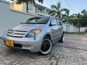 Toyota IST 2005 Silver