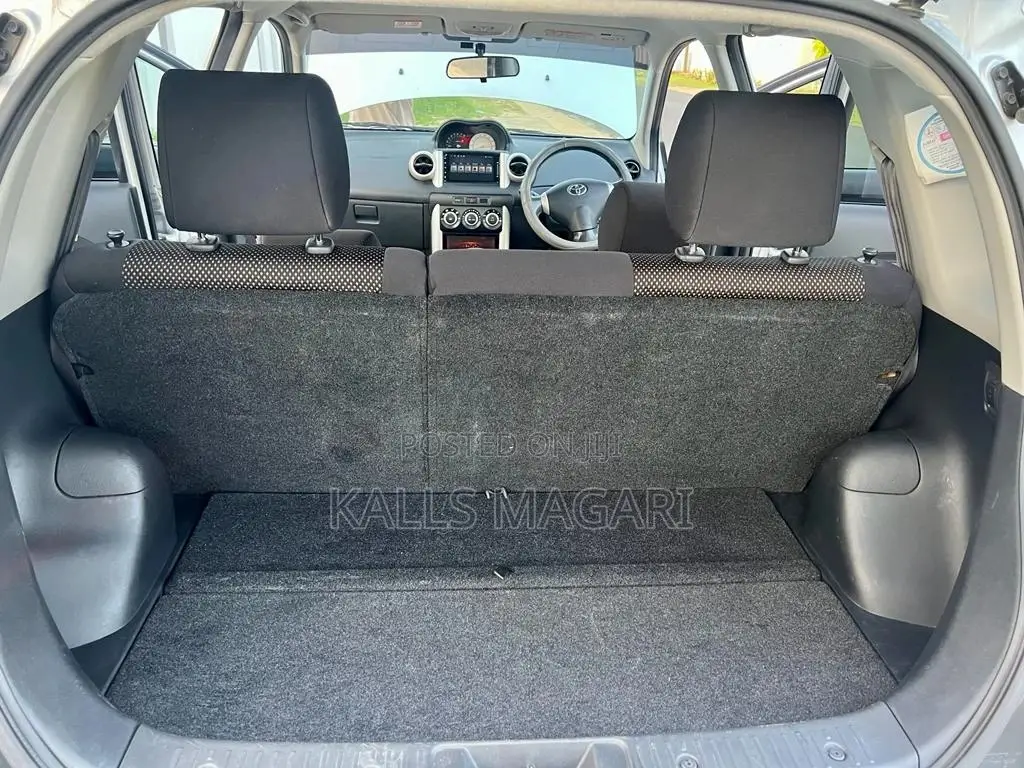 Toyota IST 2005 Silver