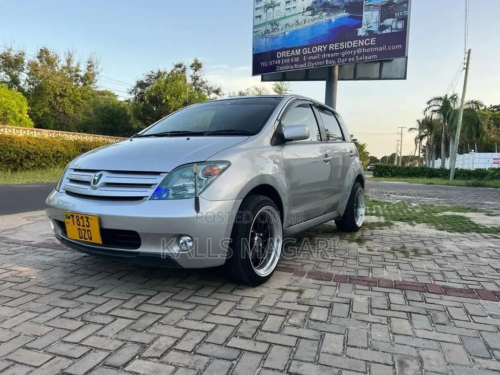 Toyota IST 2005 Silver