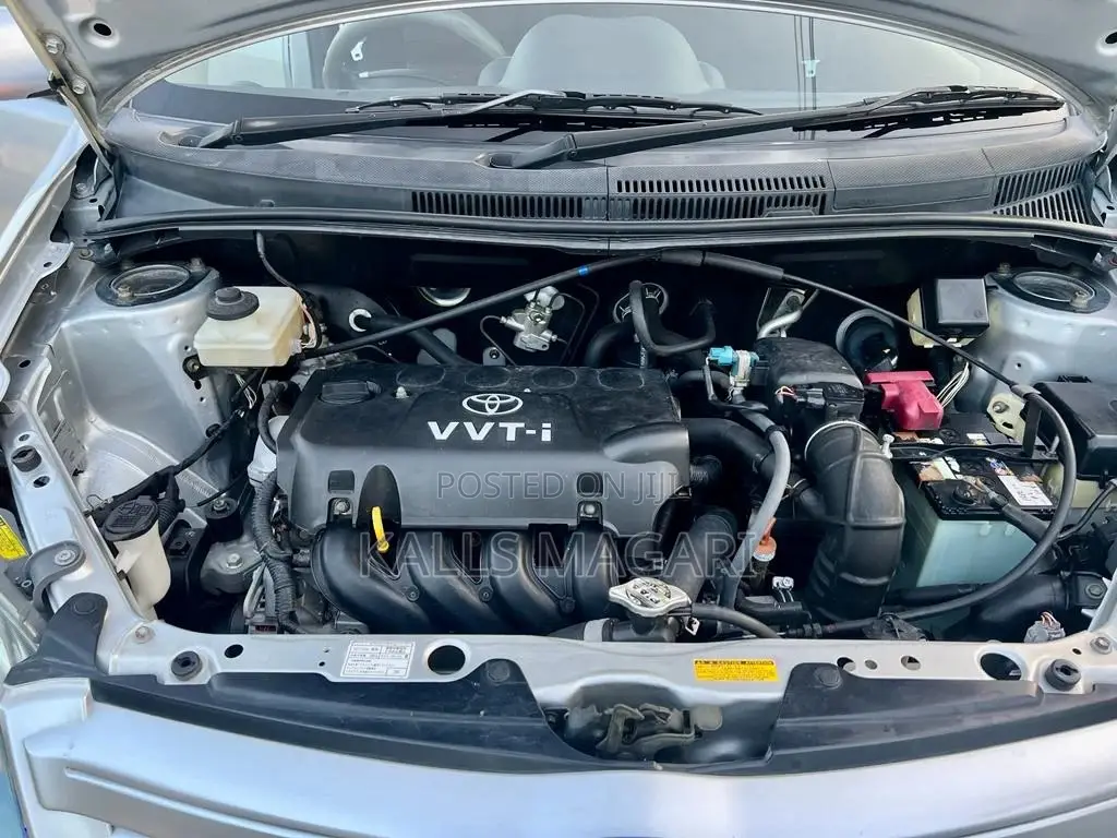 Toyota IST 2005 Silver