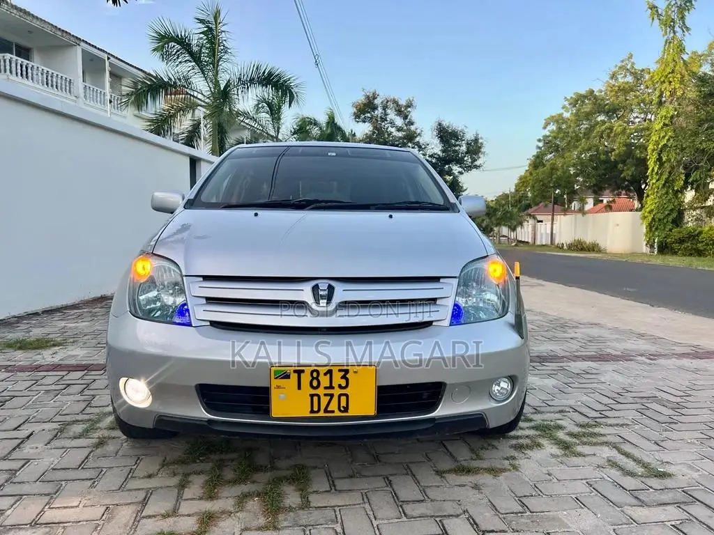 Toyota IST 2005 Silver