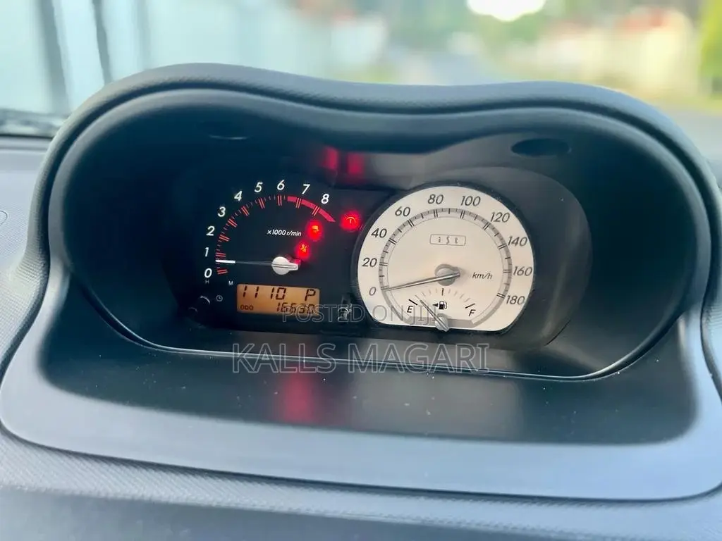 Toyota IST 2005 Silver