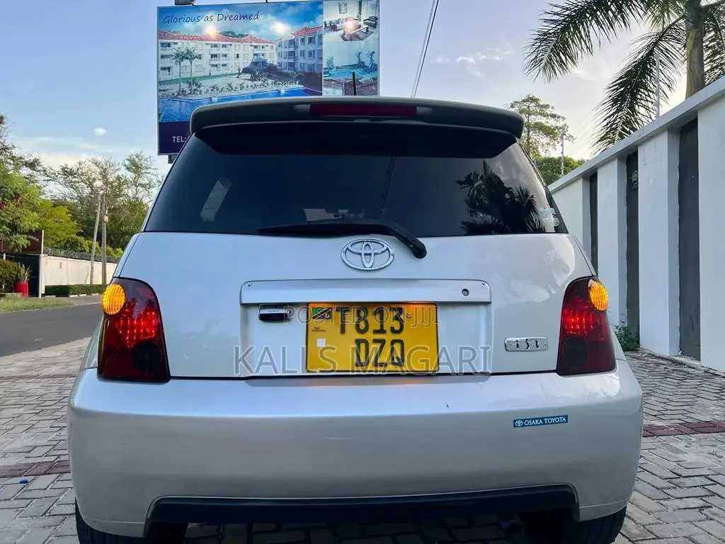 Toyota IST 2005 Silver