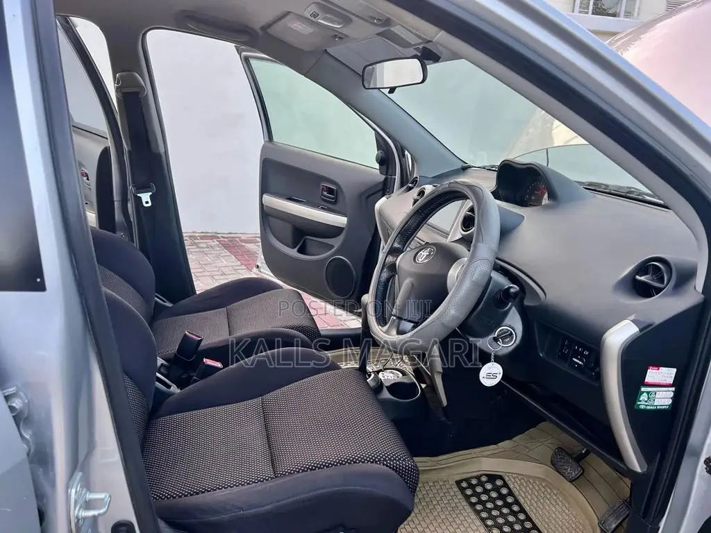 Toyota IST 2005 Silver