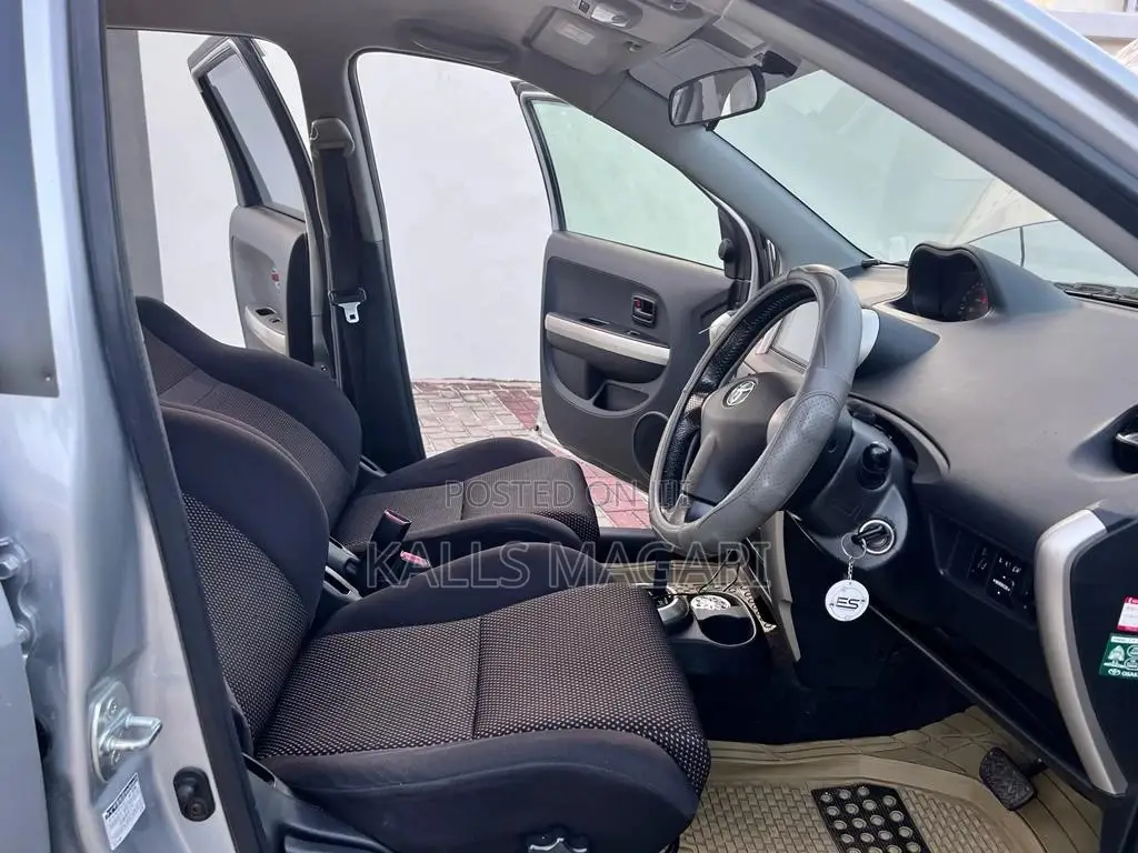 Toyota IST 2005 Silver