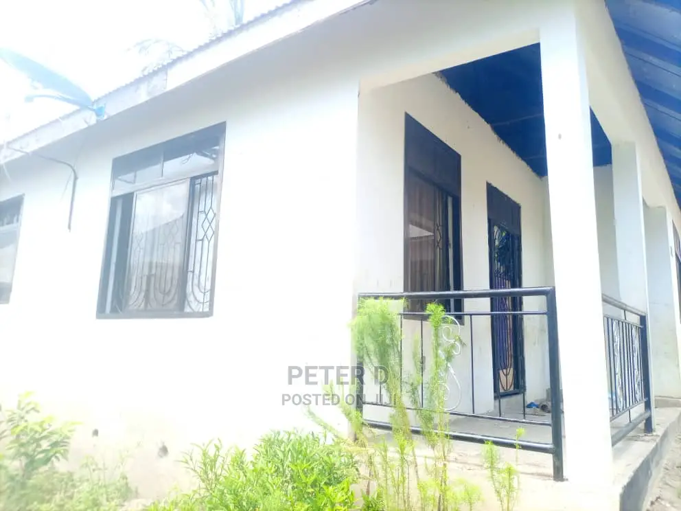 3bdrm House in Goba for sale