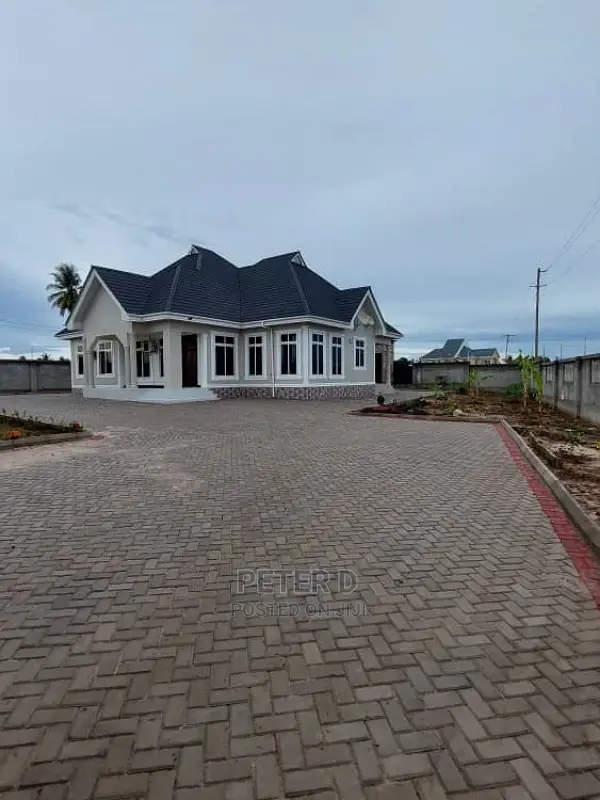4bdrm House in Bunju for Sale