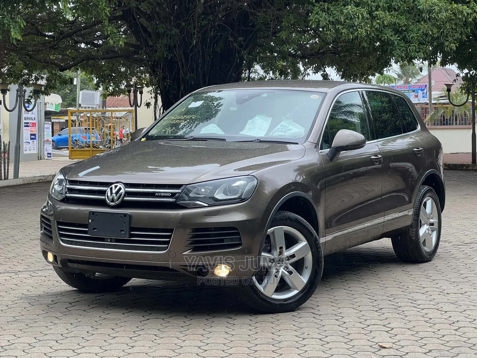Volkswagen Touareg 2012 Gold